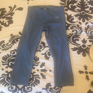 Lorna Jane cropped work out pants.
